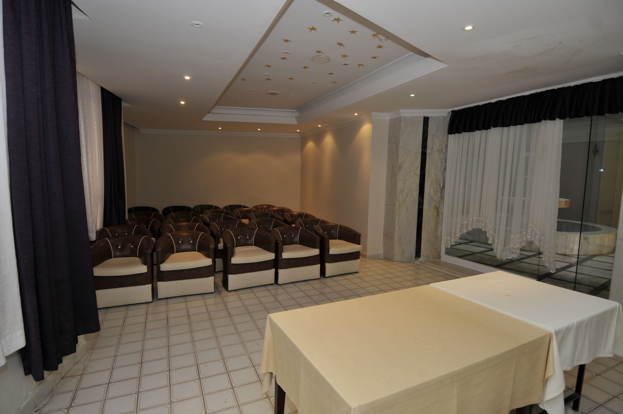 Klas Dom Hotel มาห์มุตลาร์ ภายนอก รูปภาพ